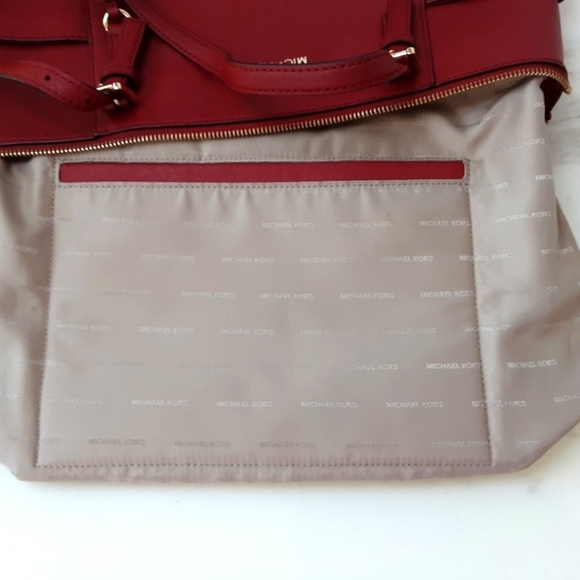 MICHALE KORS Red Jet Set Saffiano Leather Medium Tote - Picture 12 of 14